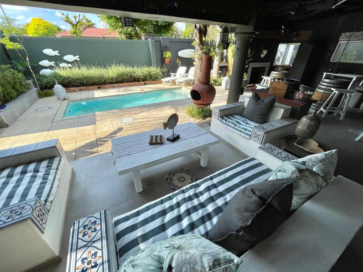 Studio Gray Benoni Luaran gambar