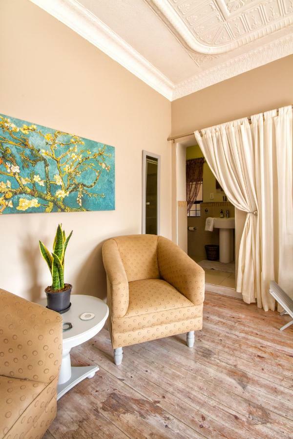 Studio Gray Benoni Luaran gambar
