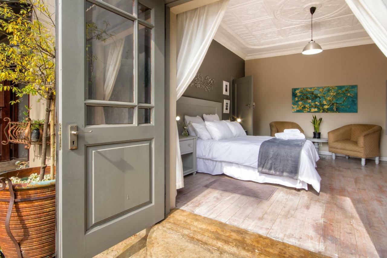 Studio Gray Benoni Luaran gambar