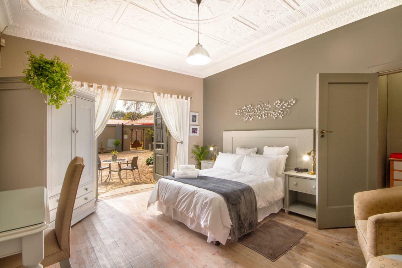 Studio Gray Benoni Luaran gambar