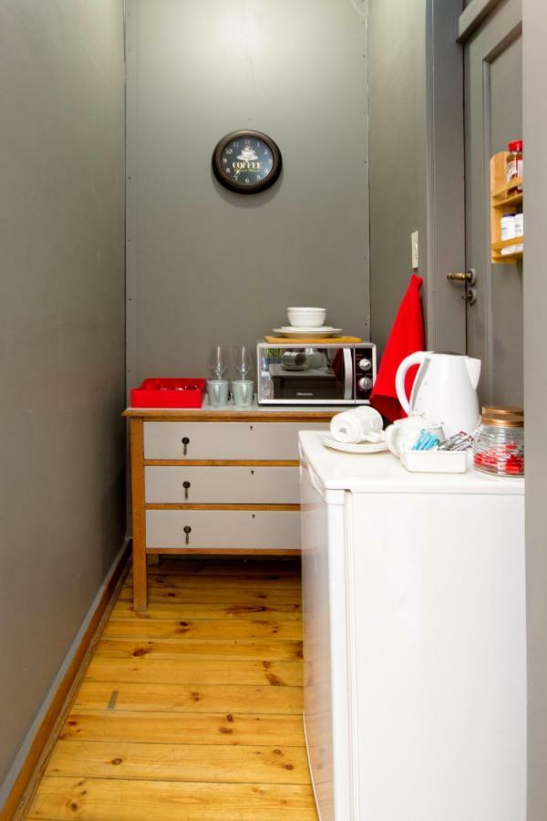 Studio Gray Benoni Luaran gambar
